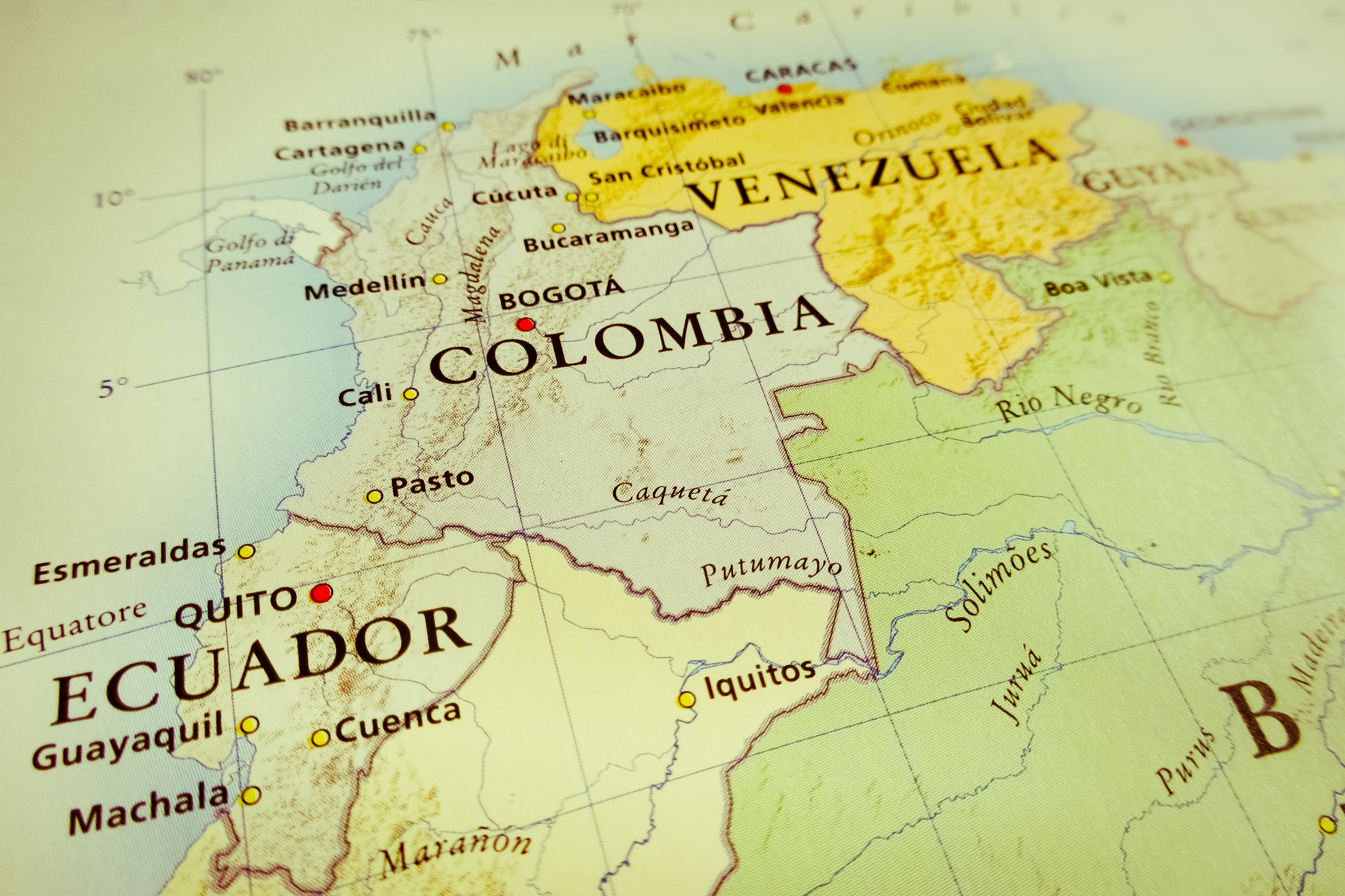 Colombia y Ecuador comparten una frontera terrestre de 586 kilómetros de longitud.