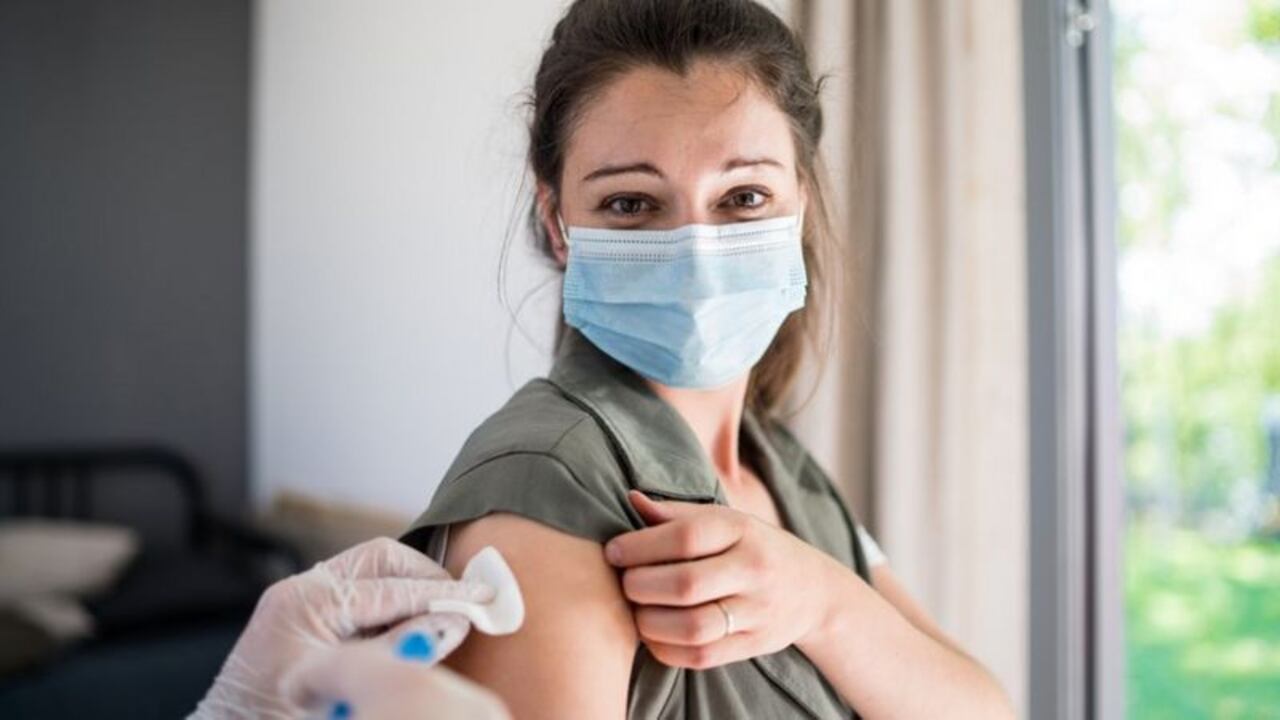 Vacunas contra la covid-19: ¿es posible contraer el coronavirus y contagiar a otros después de vacunarse?