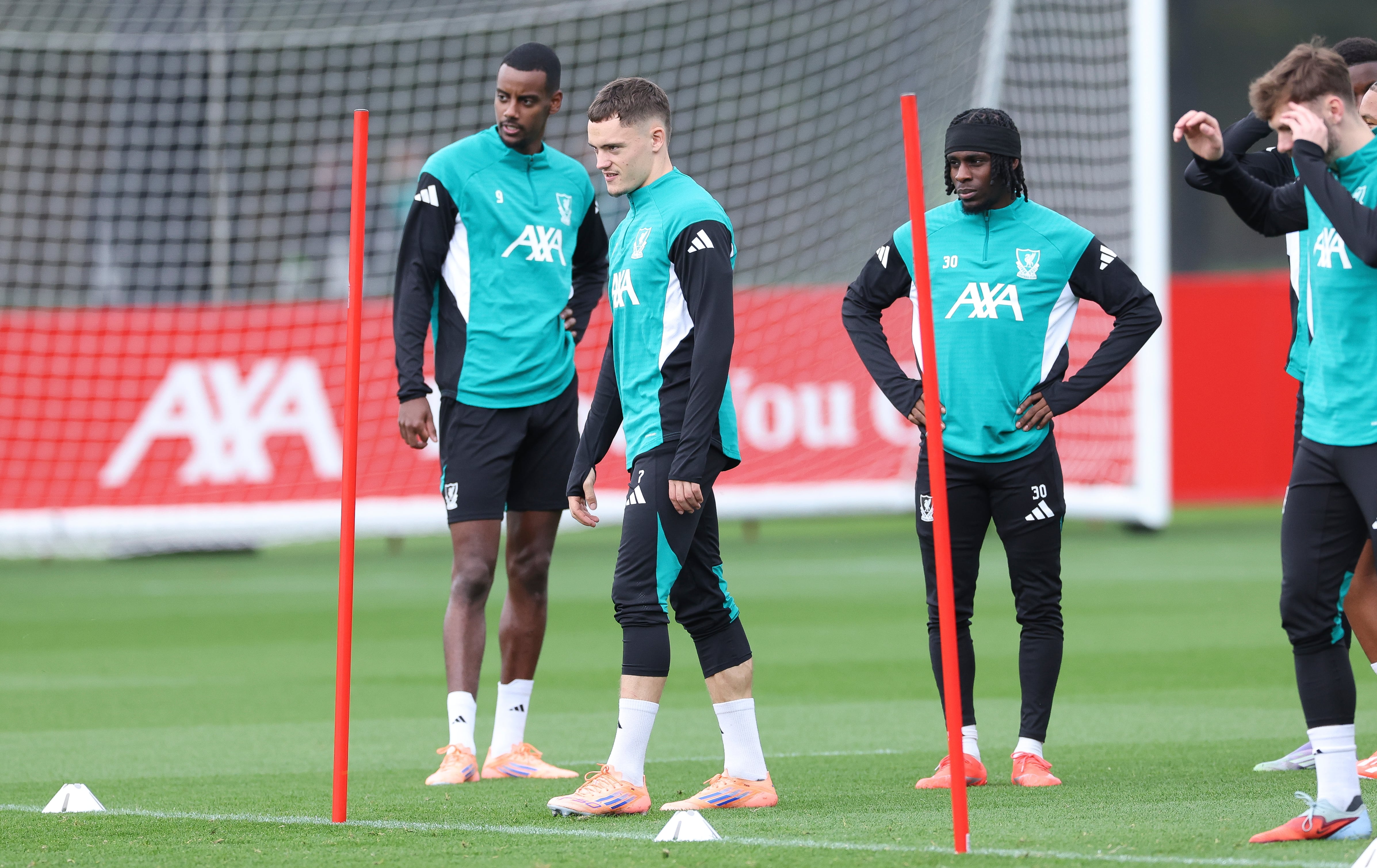 Florian Wirtz y Alexander Isak durante un entrenamiento del Liverpool.
