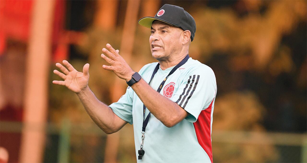 Carlos Paniagua se convirtió en el primer técnico en llevar a una final a la selección femenina.