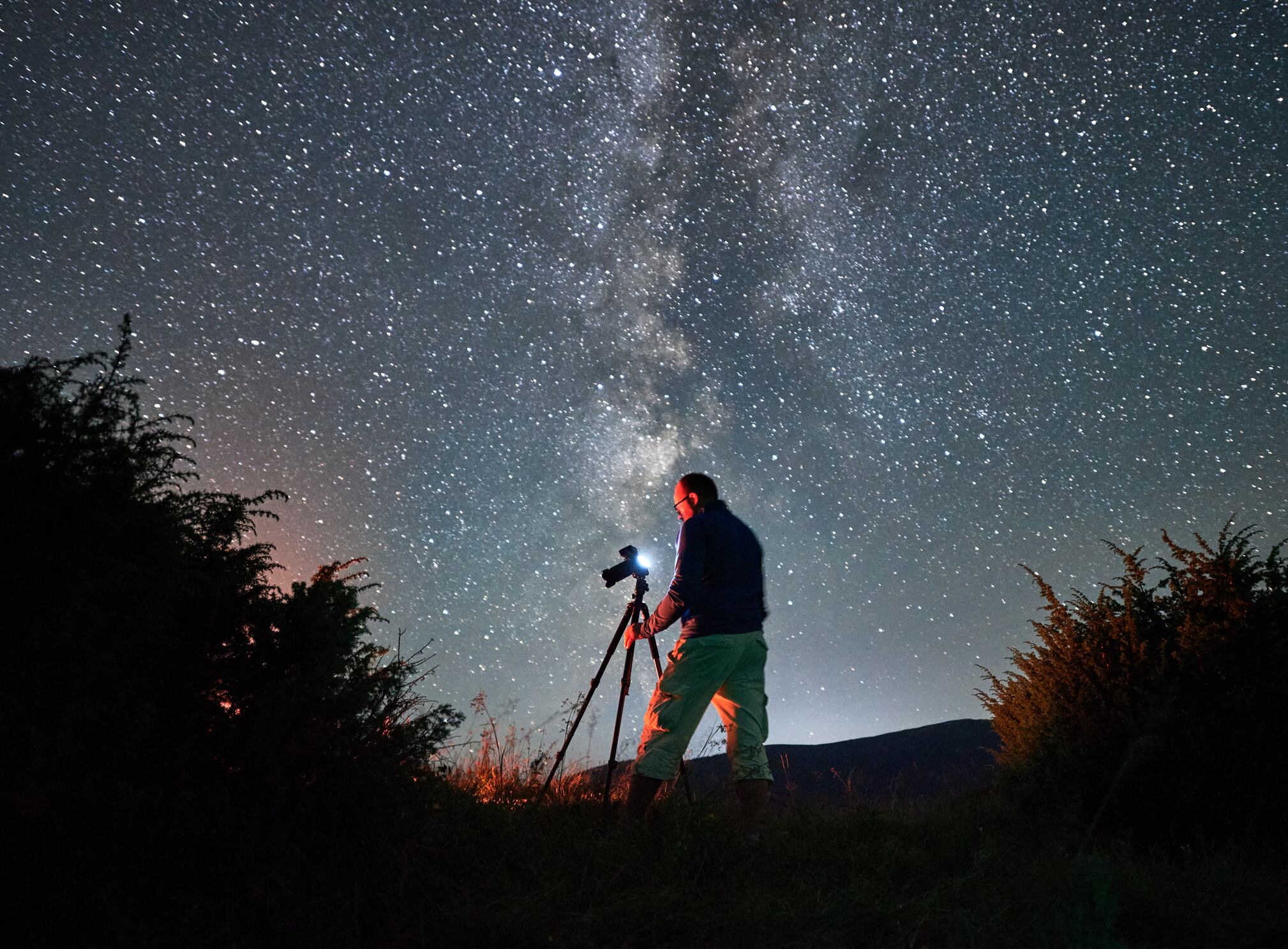El cielo de agosto 2024 ofrecerá un espectáculo estelar impresionante con la Luna de Esturión, una lluvia de meteoros Perseidas y otros eventos astronómicos. Los observadores podrán disfrutar de estos fenómenos visibles a simple vista, ideales para los entusiastas del cielo nocturno.