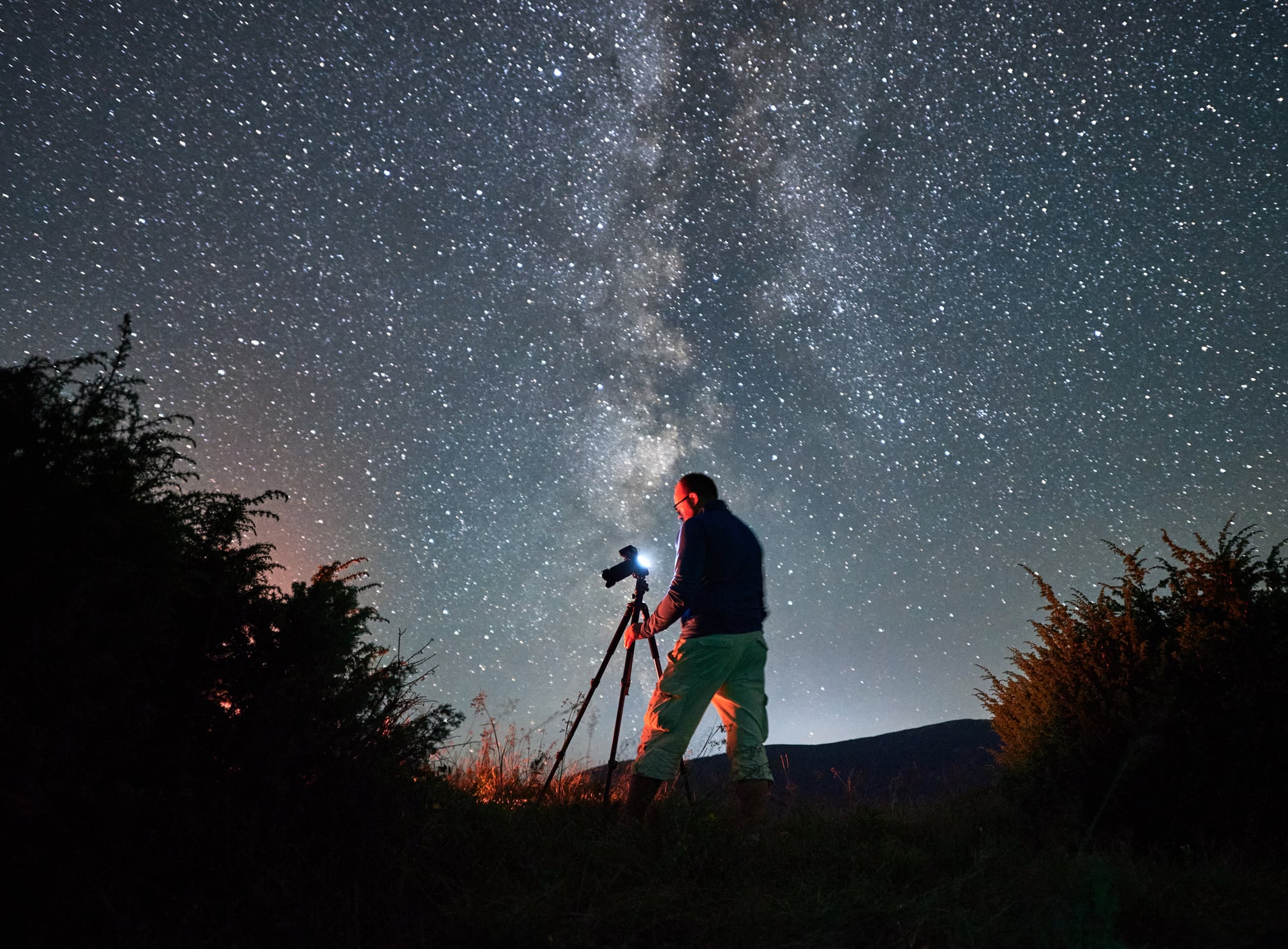 El cielo de agosto 2024 ofrecerá un espectáculo estelar impresionante con la Luna de Esturión, una lluvia de meteoros Perseidas y otros eventos astronómicos. Los observadores podrán disfrutar de estos fenómenos visibles a simple vista, ideales para los entusiastas del cielo nocturno.