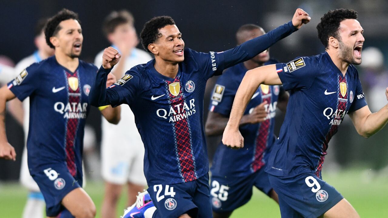 PSG celebrando el título de campeón de la Supercopa de Francia sobre Olympique de Marsella.
