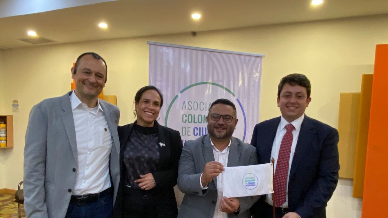 Miguel Ángel Moreno (a la derecha), alcalde de Floridablanca