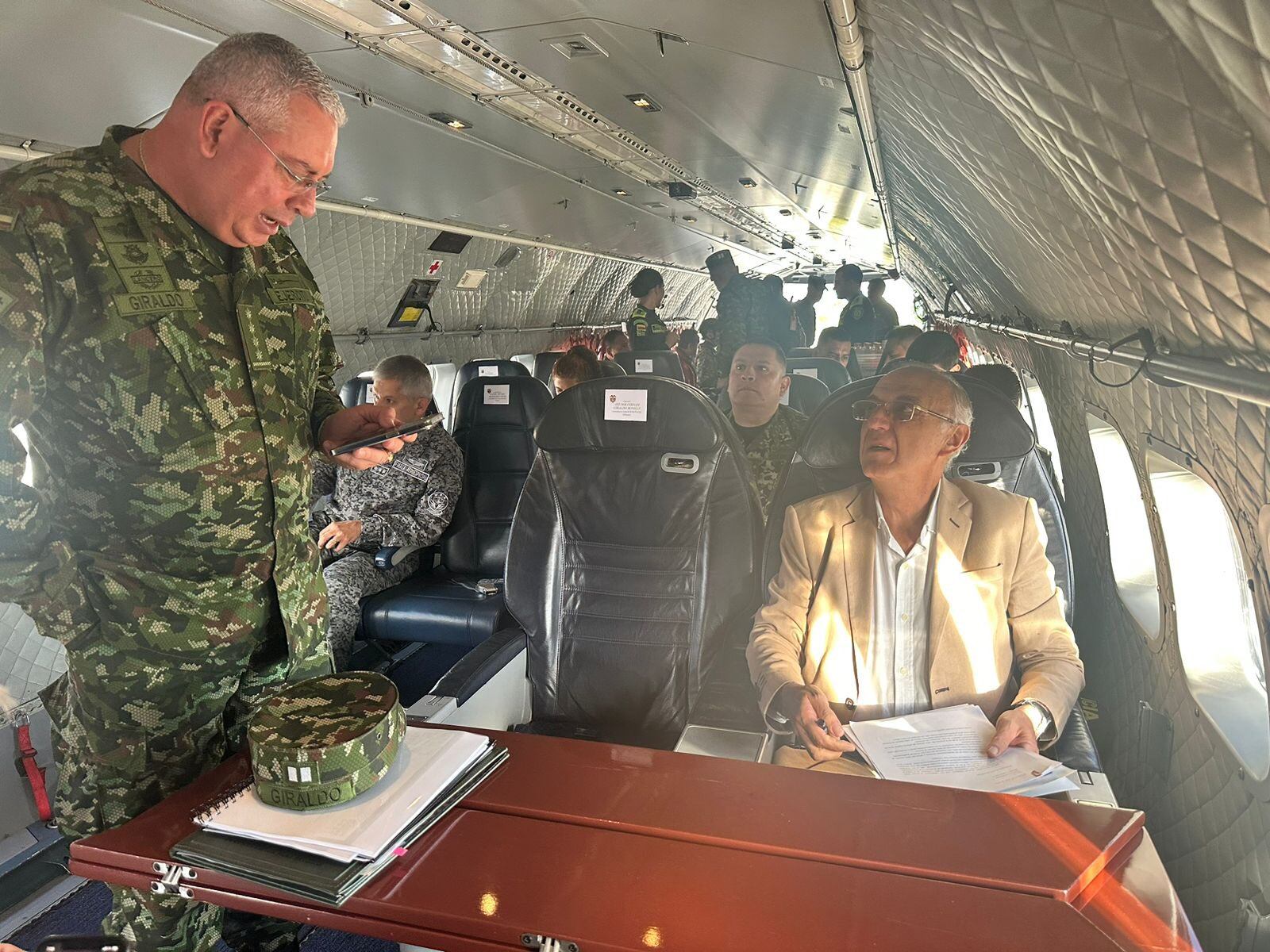 El Ministro llegó en compañía del mayor general Helder Giraldo, comandante de las Fuerzas Militares, y el resto de la cúpula.