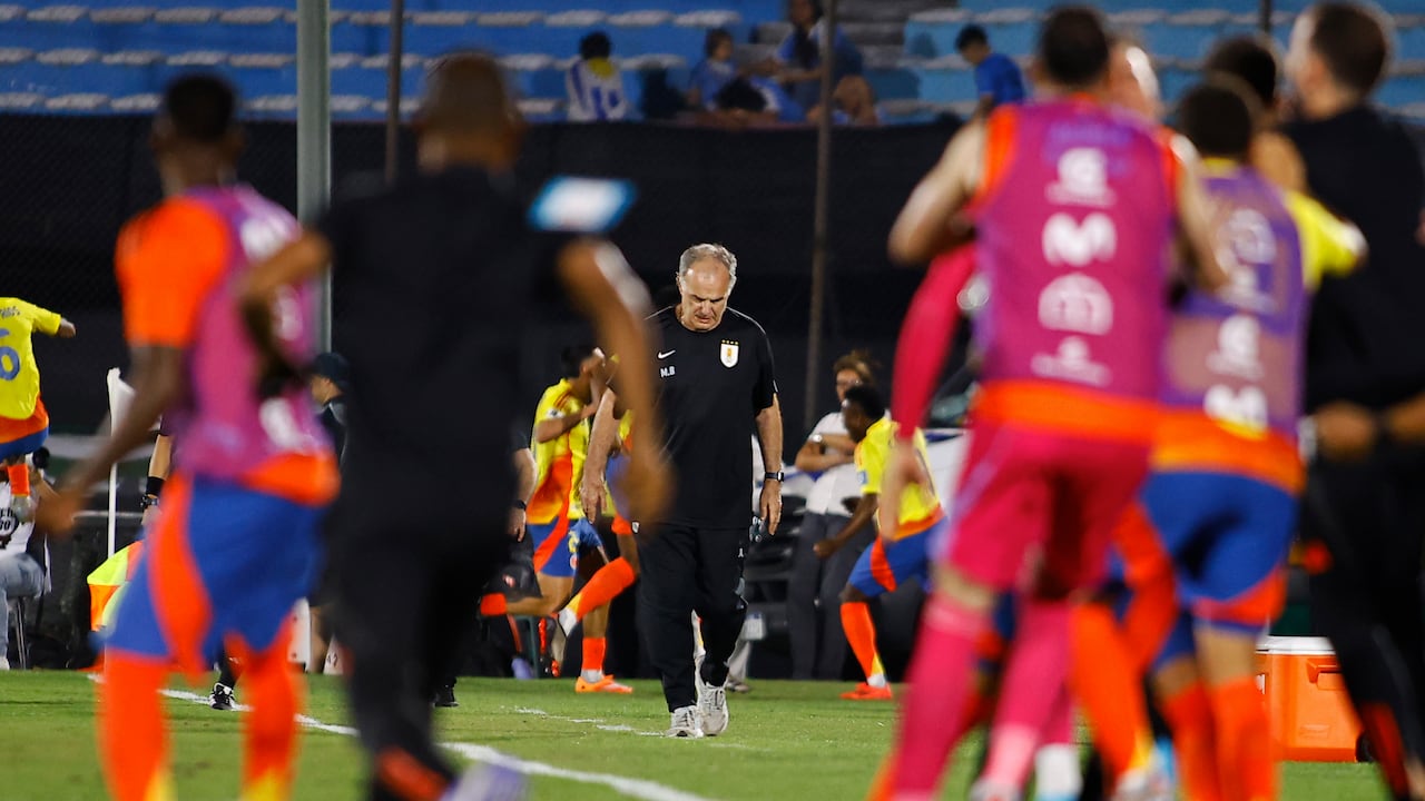 Marcelo Bielsa clasificó a Uruguay, pero podría quedarse fuera del Mundial 2026