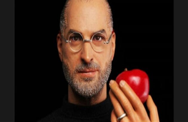 Con una manzana, unas gafas, barba canosa, sueter negro y jeans, podría intentar imitar a Steve Jobs. 