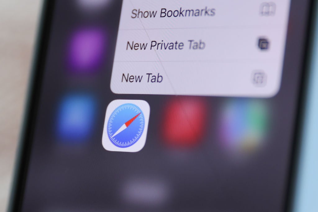Se dice que Apple recomendó a sus clientes suprimir Google Chrome, pero una publicidad ingeniosa aclara su enfoque en la privacidad.