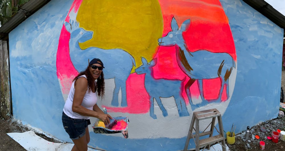 Junto a su hija Melissa, Gloria Tabares creó un colectivo que busca fomentar, a través de murales, el amor por la comunidad y por la biodiversidad del Chocó.