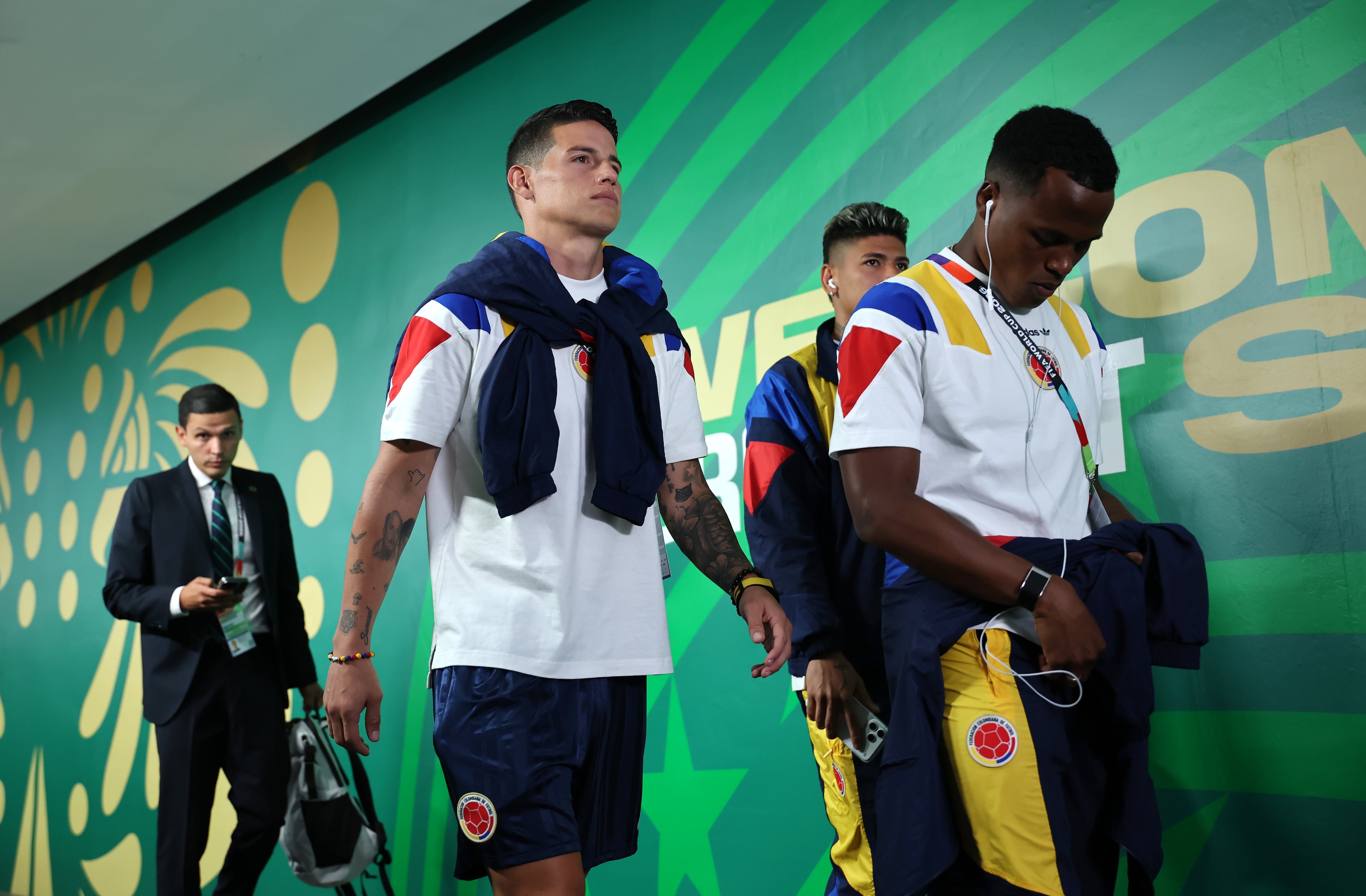 James Rodríguez y Jhon Arias en una caminata rumbo a un partido de la Selección Colombia en el Mundial 2026