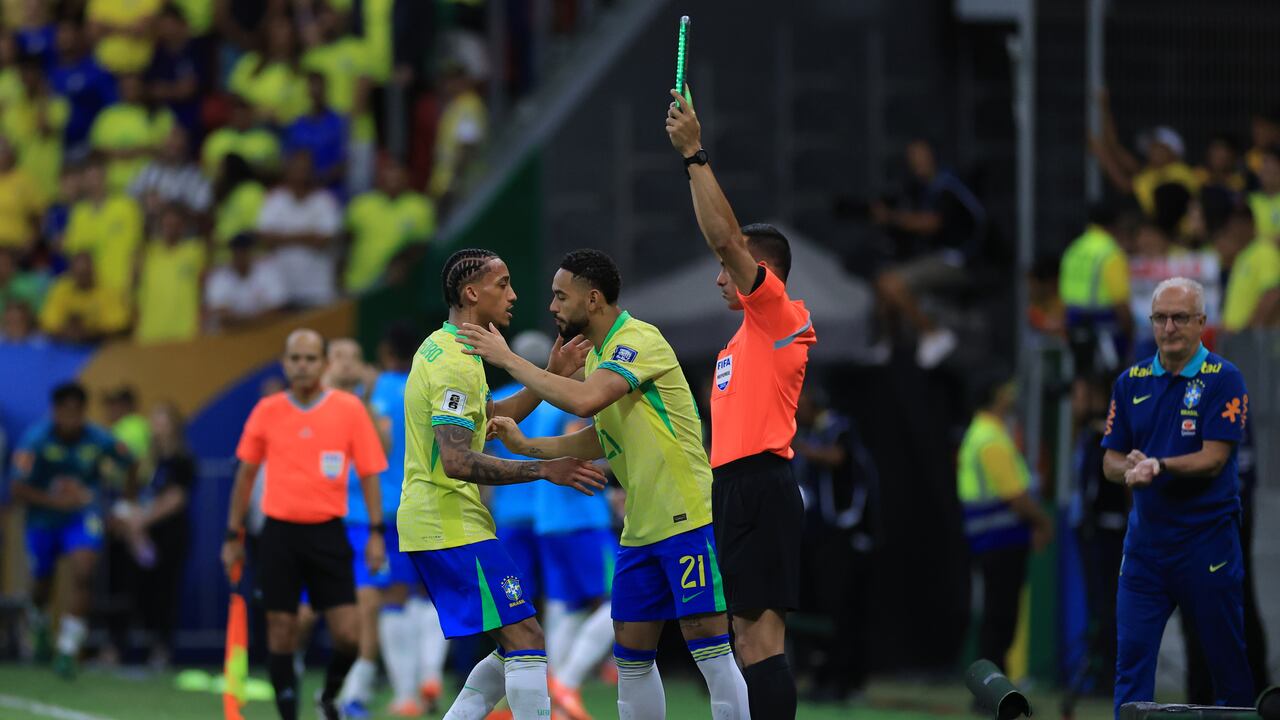 BRASILIA, BRAZIL - MARCH 20: Matheus Cunha of Brazil substitutes João Pedro of Brazil during the South American FIFA World Cup 2026 Qualifier match between Brazil and Colombia at Mane Garrincha Stadium on March 20, 2025 in Brasilia, Brazil. (Photo by Buda Mendes/Getty Images)