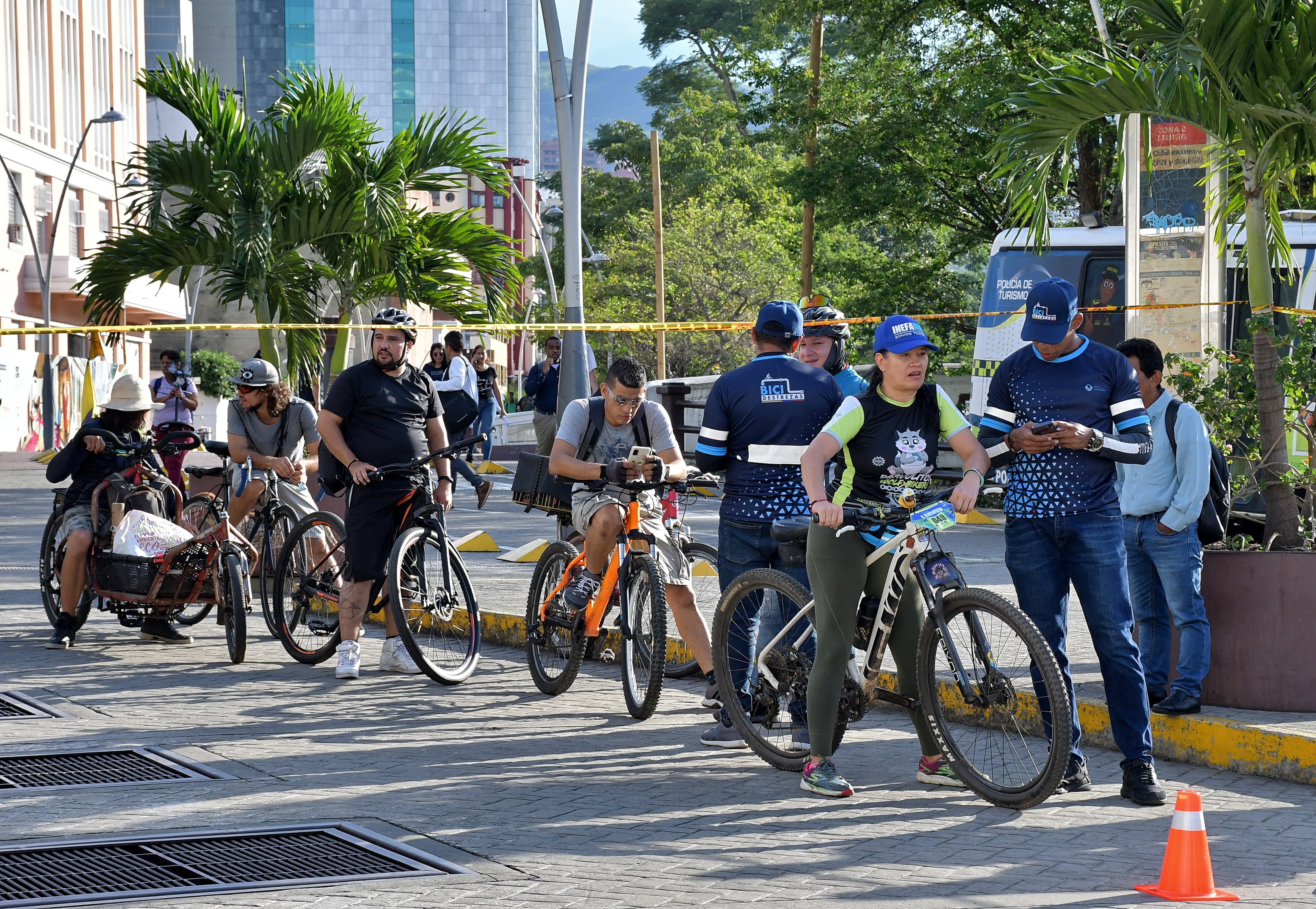 En el bulevar del rio, hoy se promovió la movilidad segura de los usuarios de bicicleta y todos los actores viales, con un programa llamado BICIDESTREZAS. Fotos Raúl Palacios / El País / 23 de Junio del 2023 cali.