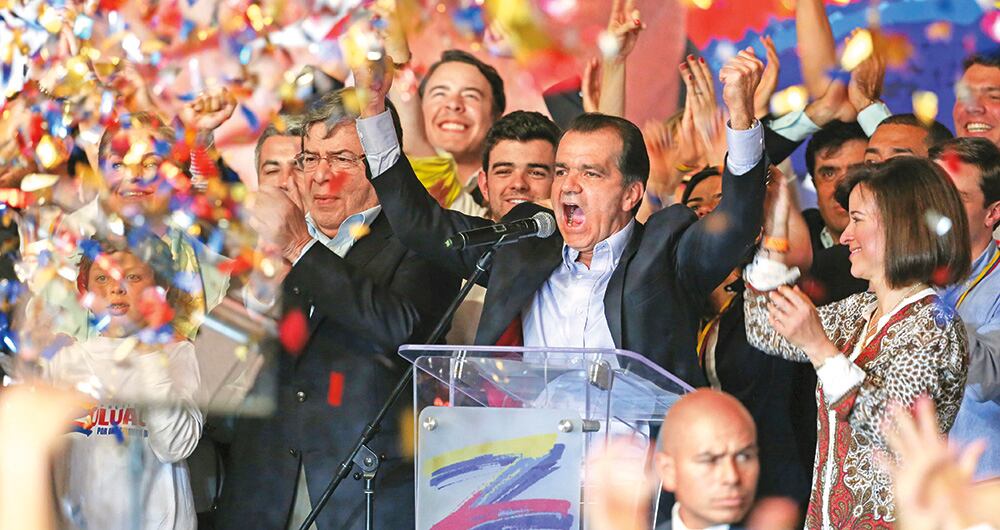 Óscar Iván Zuluaga está a punto de ser imputado por los delitos de falsedad en documento privado, fraude procesal y enriquecimiento ilícito de particular.