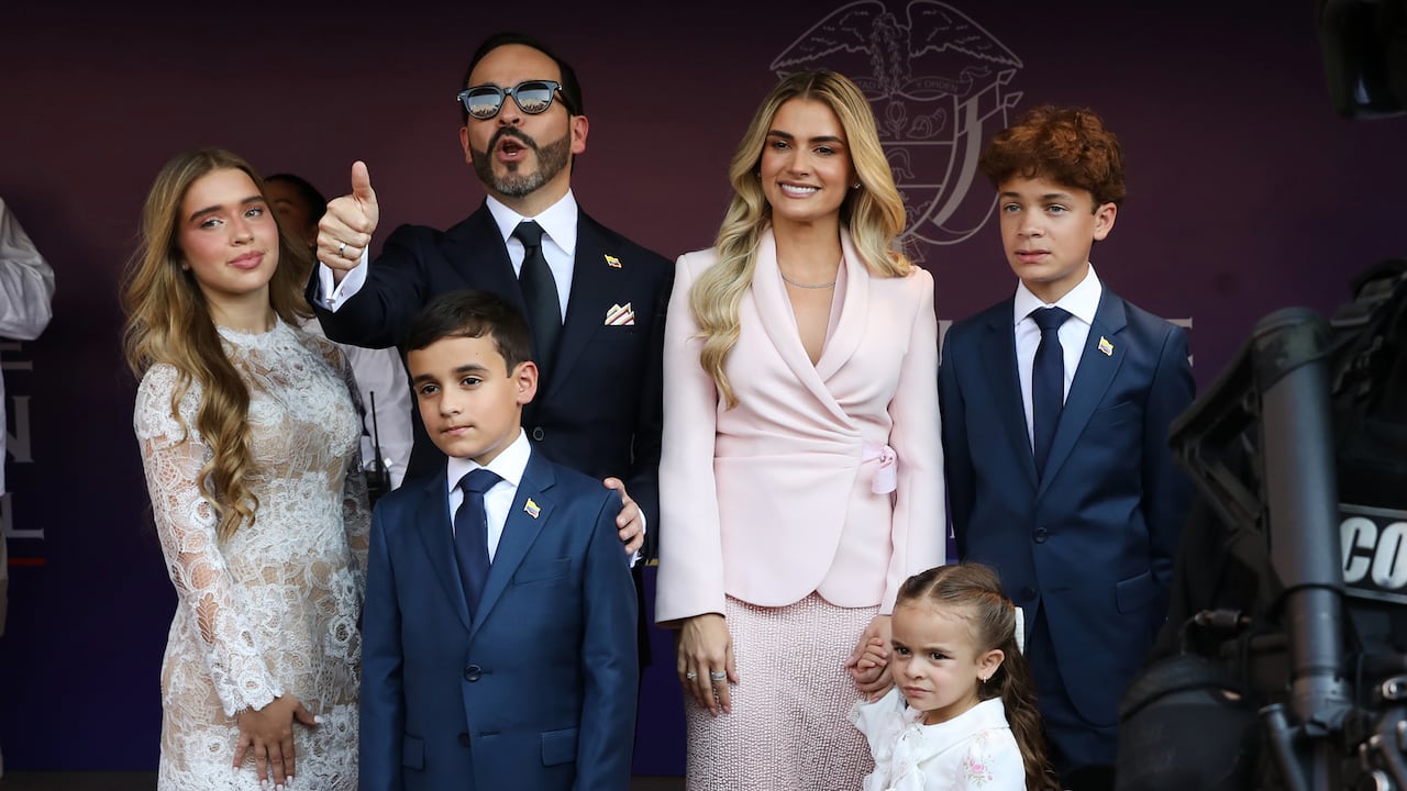 Abelardo De La Espriella, presidente electo; su esposa, la primera dama Ana Lucía Pineda, y sus cuatro hijos.