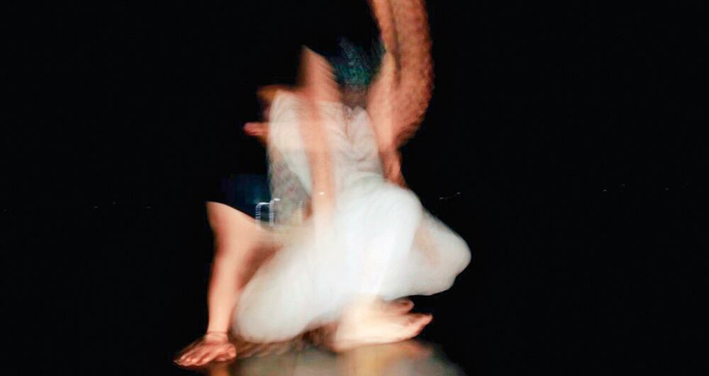 Para 'Occupation 2', El coreógrafo, el cubano-francés Lázaro Benítez, se basó en el caso del pueblo de Tabaco, en el municipio de Hato Nuevo, en La Guajira.