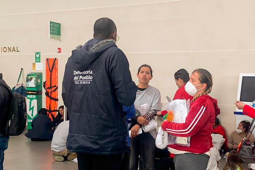 Llegaron los primeros colombianos repatriados desde Estados Unidos; 209 connacionales arribaron a El Dorado