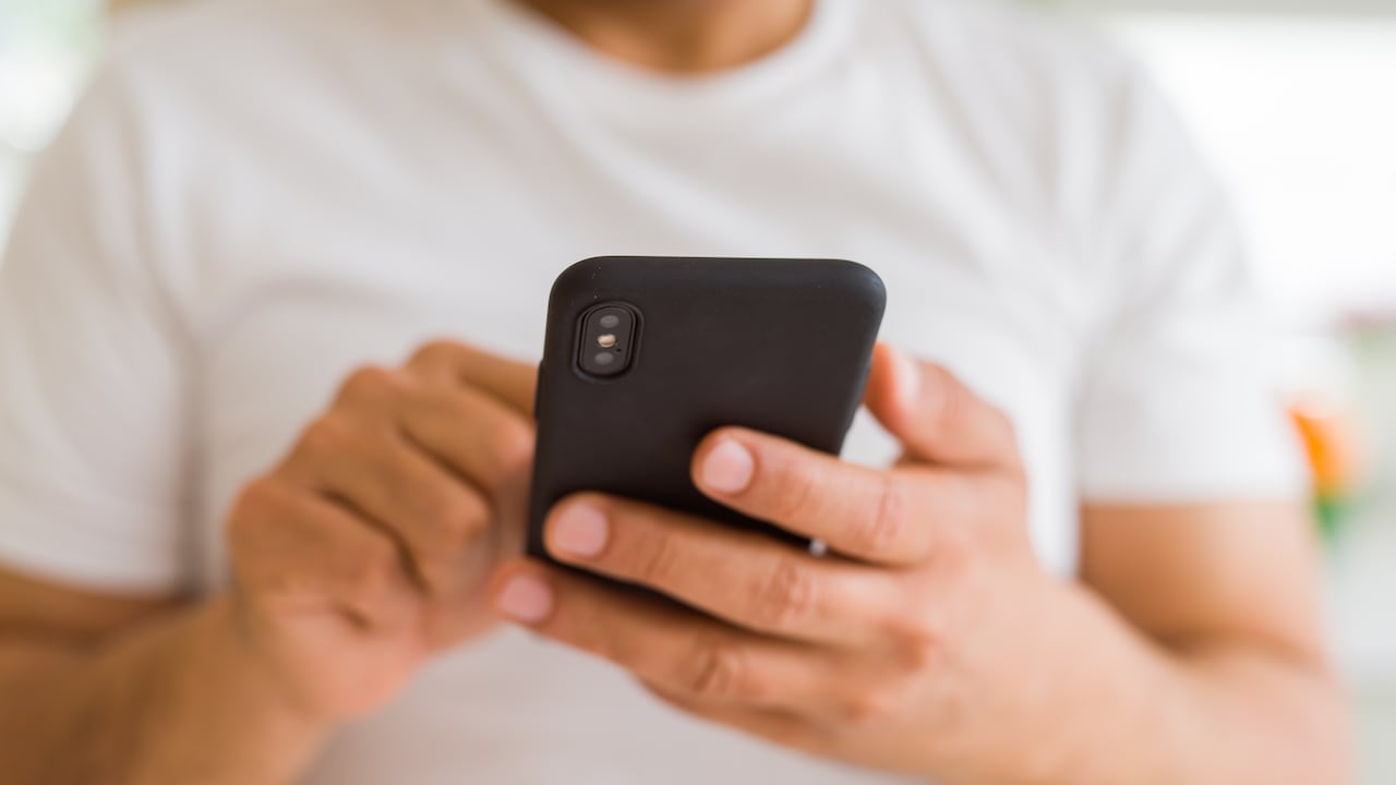 Los celulares viejos se deben conservar de forma correcta para cuidar sus componentes internos.