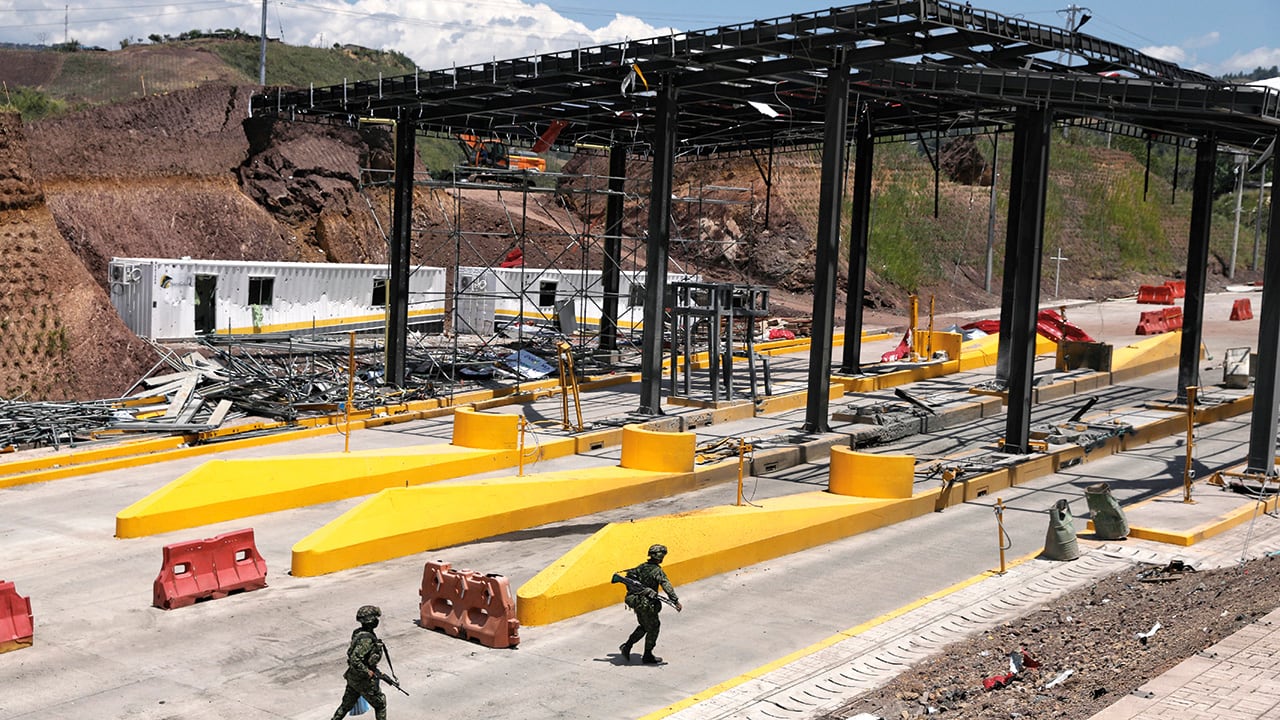 El Gobierno de De La Espriella fue recibido con un atentado terrorista en Cauca. La respuesta, dos días después, fue el primer bombardeo en el Catatumbo.