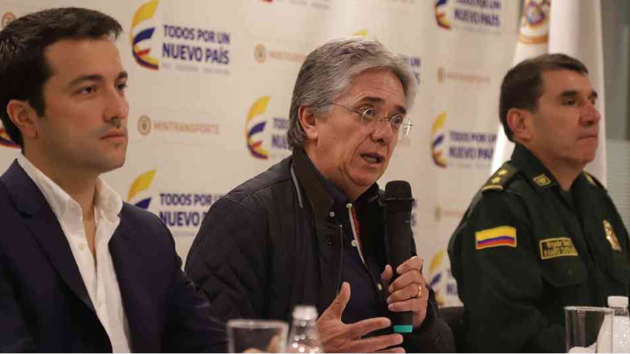 Ministro de Transporte, Germán Cardona, en rueda de prensa sobre el puente de Chirajara. Foto: Mintransporte.