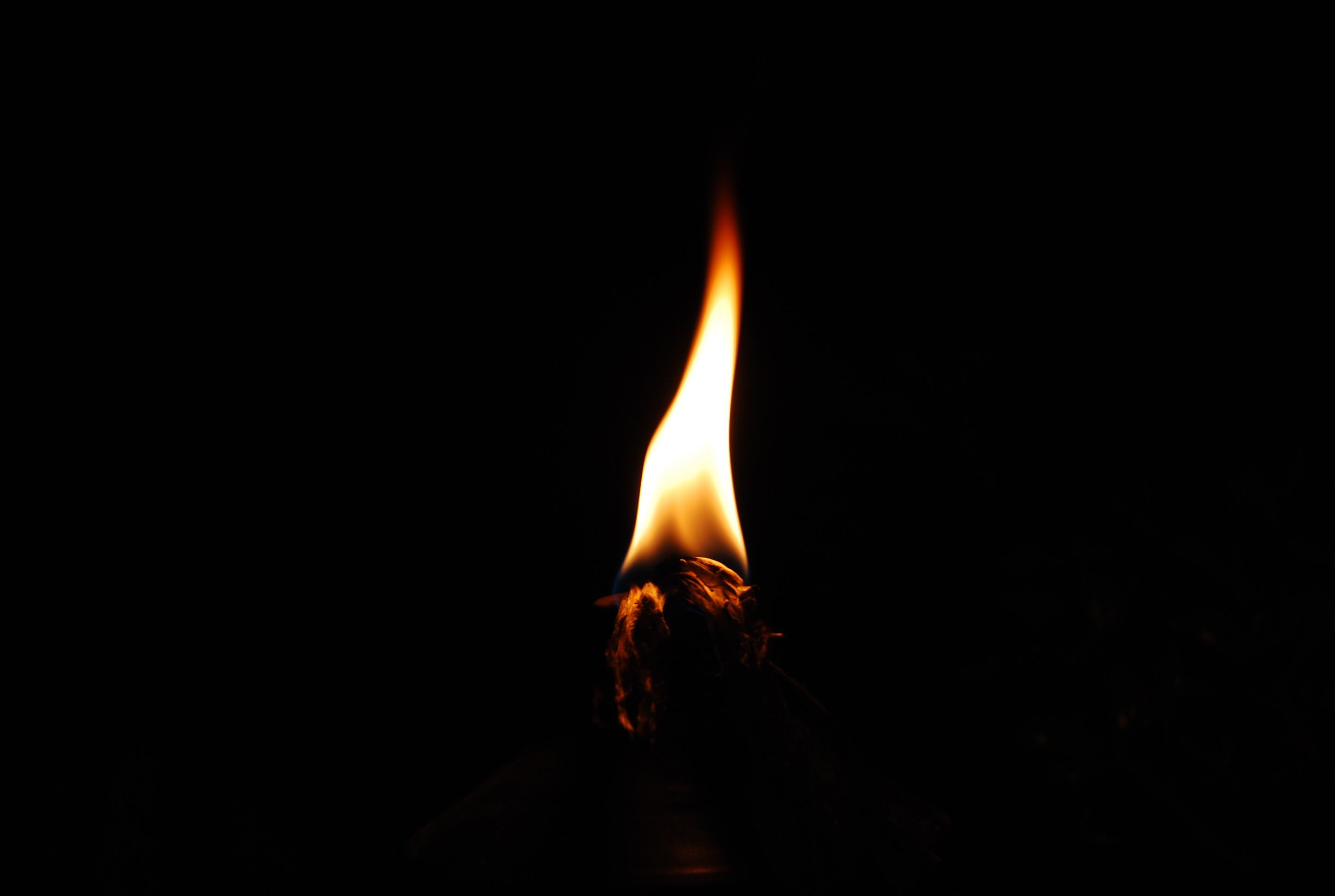 Las velas negras también están llenas de controversia.