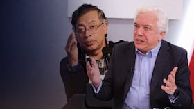 El presidente, Gustavo Petro, y Carlos Alonso Lucio, gerente programático del gobierno de Abelardo De La Espriella
