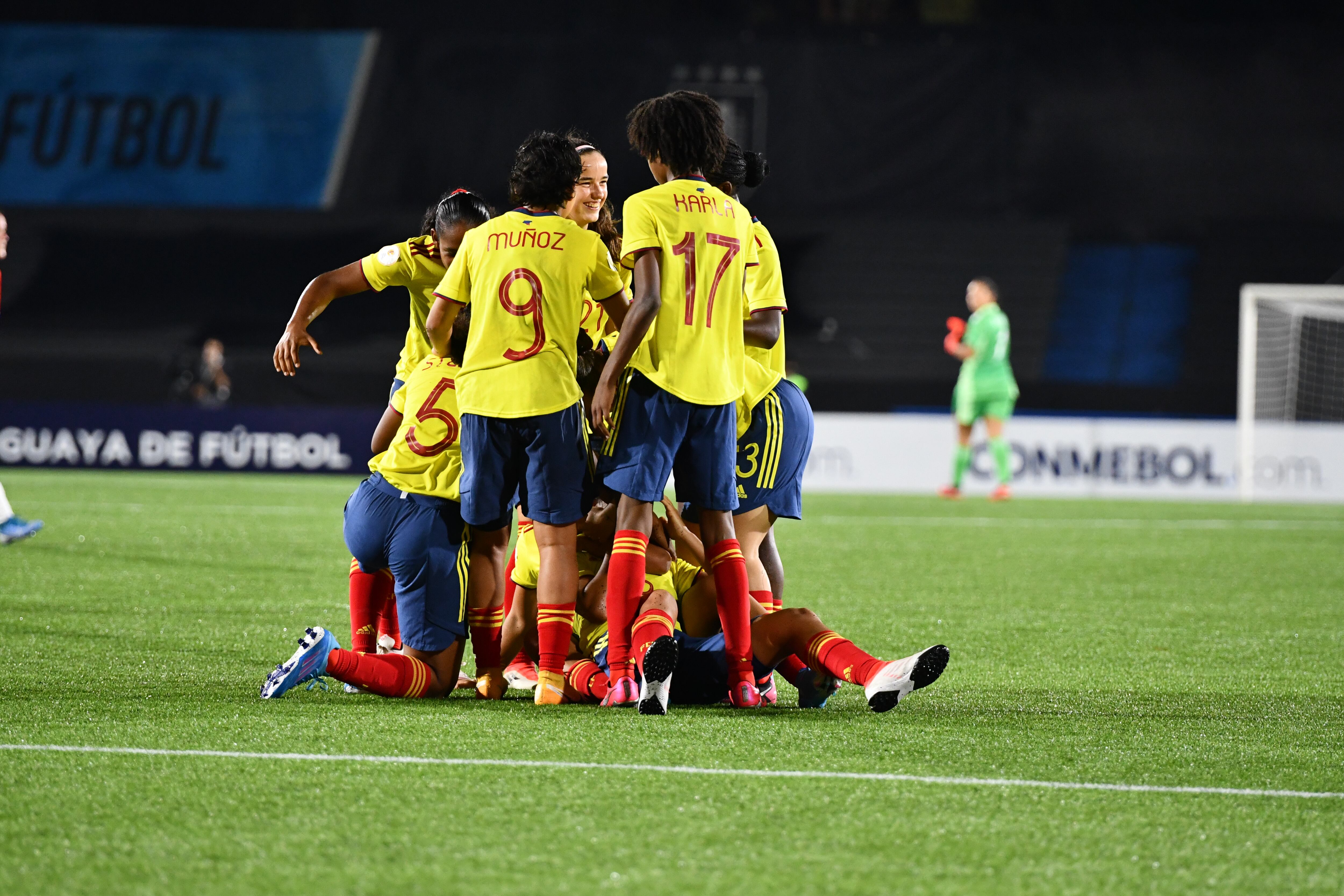 La Selección Colombia Femenina Sub-17 que nos representa en el Sudamericano de la categoría que se disputa en Uruguay, entrenó este domingo 6 de marzo en el Polideportivo Carrasco de Montevideo.

Por primera vez, la delegación tuvo a sus 22 jugadoras disponibles para trabajos al sumarse Camila Correa, Cristina Motta, Paula Suárez y Laura Daniela Garavito.
