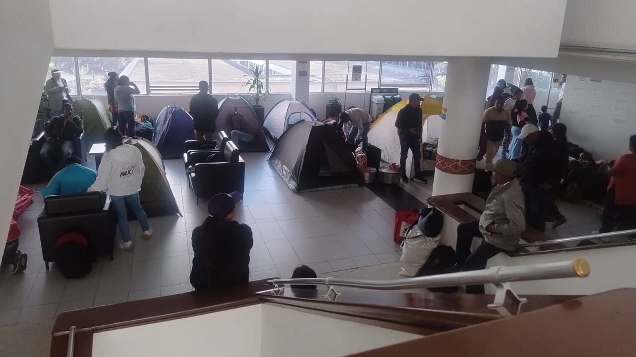 Campesinos se tomaron el edificio de la CAN, donde operan la Agencia Nacional de Tierras y la Agencia de Desarrollo Rural.