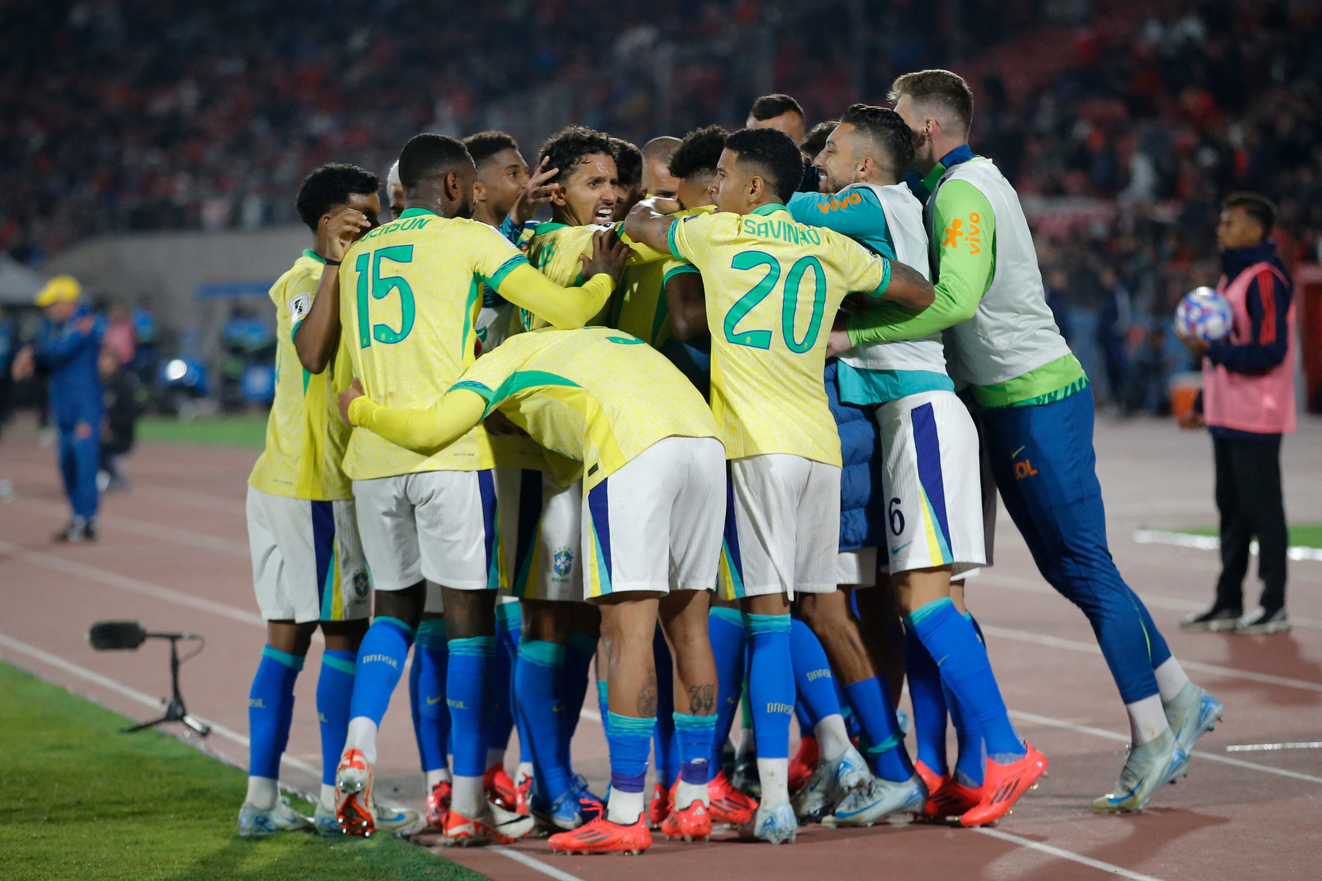 Brasil da golpe de autoridad y da respiro en la Eliminatoria
