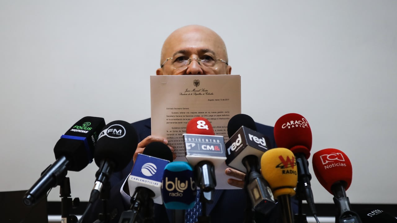 rueda de prensa de Eduardo Montealegre