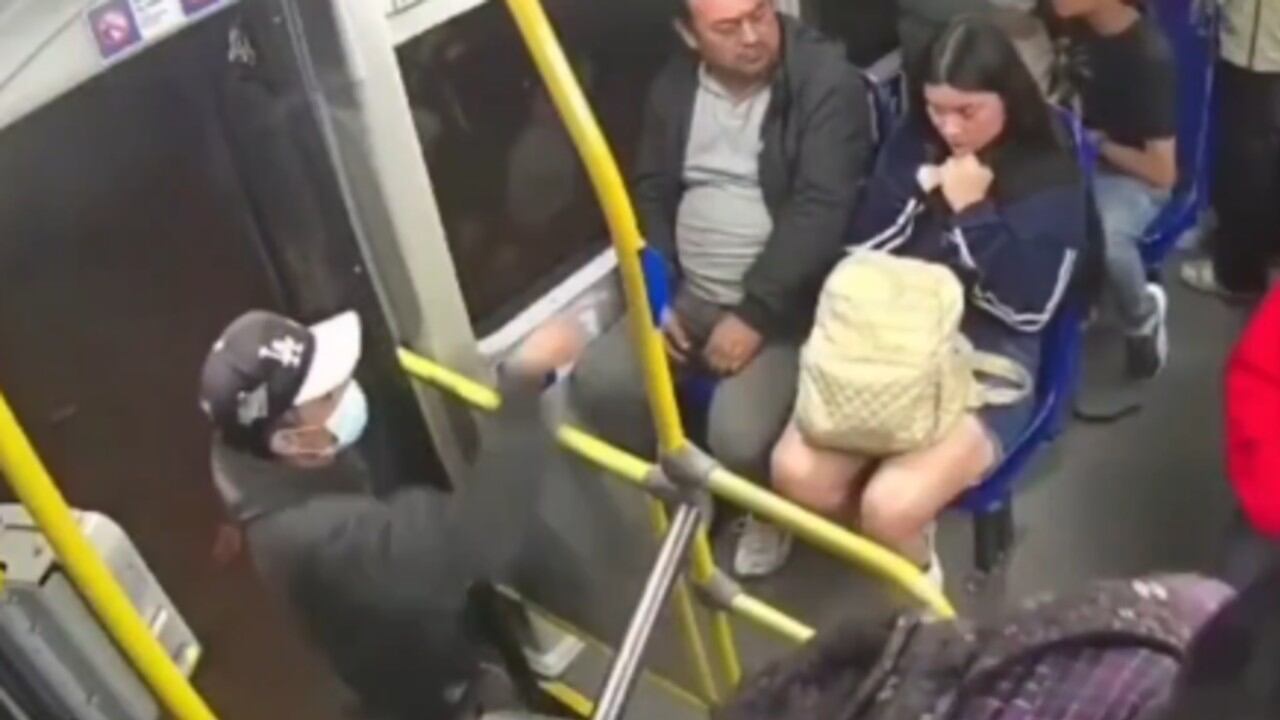 En su escape, se llevaron al menos dos teléfonos móviles, dejando a los afectados sin posibilidad de recuperarlos.