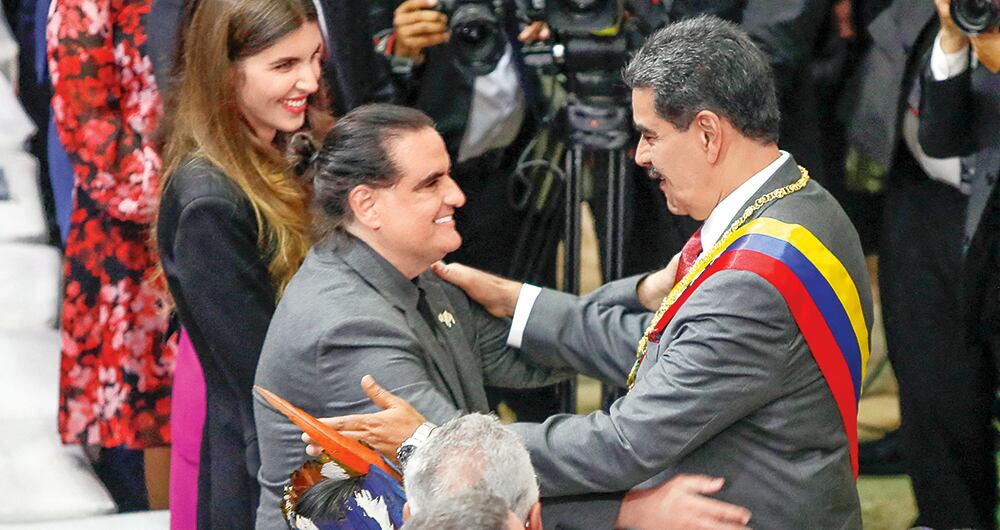 El empresario Álex Saab junto a Nicolás Maduro.