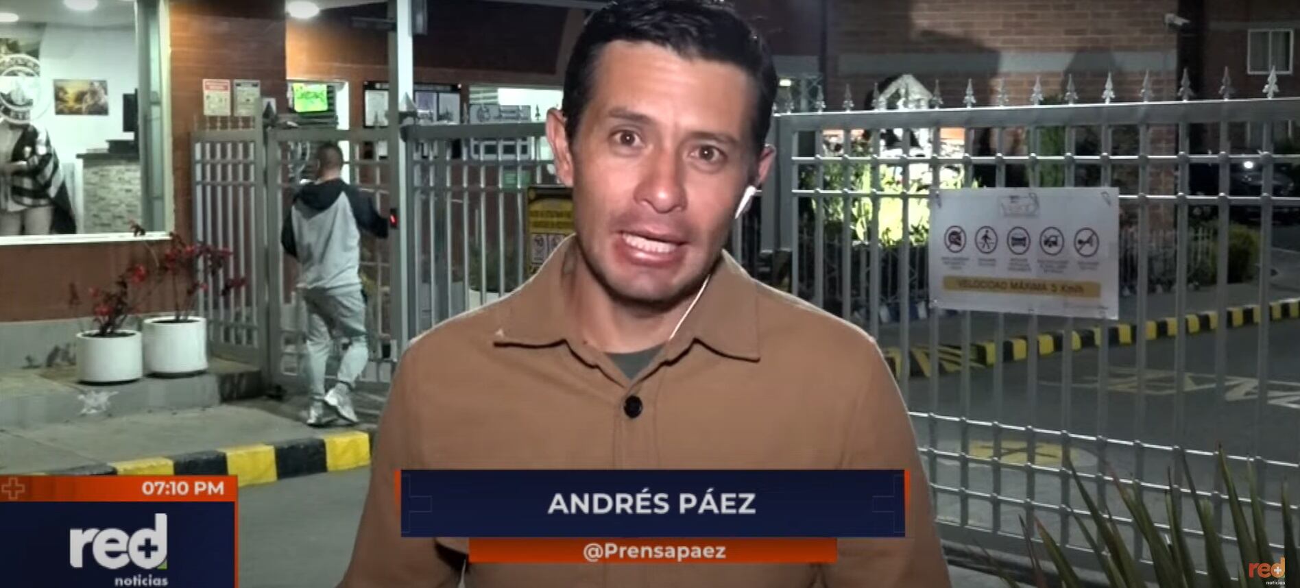 En ese momento contó que el hijo del periodista, lo que hizo fue meterse las manos a los bolsillos, algo que llamó la atención del delincuente que de inmediato accionó su arma contra el joven de 19 años.