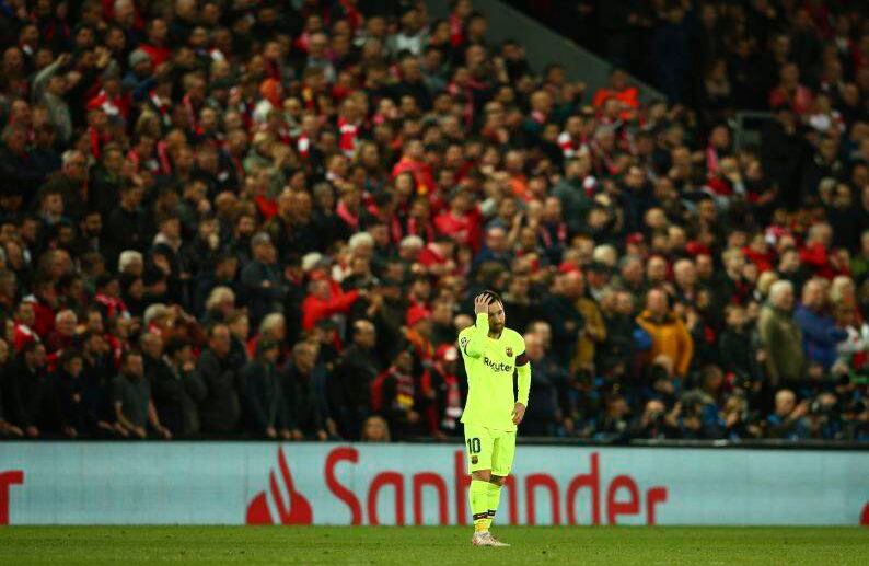 7 de mayo - Lionel Messi, del Barcelona, reacciona cuando Divock Origi del Liverpool celebra su cuarto gol durante la semifinal de la Liga de Campeones ante el Liverpool en el estadio Anfield en Inglaterra. FOTO: Dave Thompson / AP
