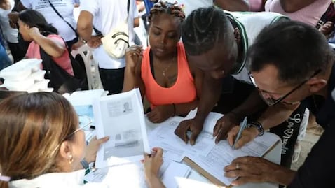 Como resultado del trabajo desarrollado con la comunidad desde 2024 más de 100 hogares, ya accedieron al subsidio distrital de arrendamiento temporal y varias familias han comenzado a dejar voluntariamente sus viviendas informales para iniciar una nueva etapa en condiciones más seguras que salvaguarde su vida.