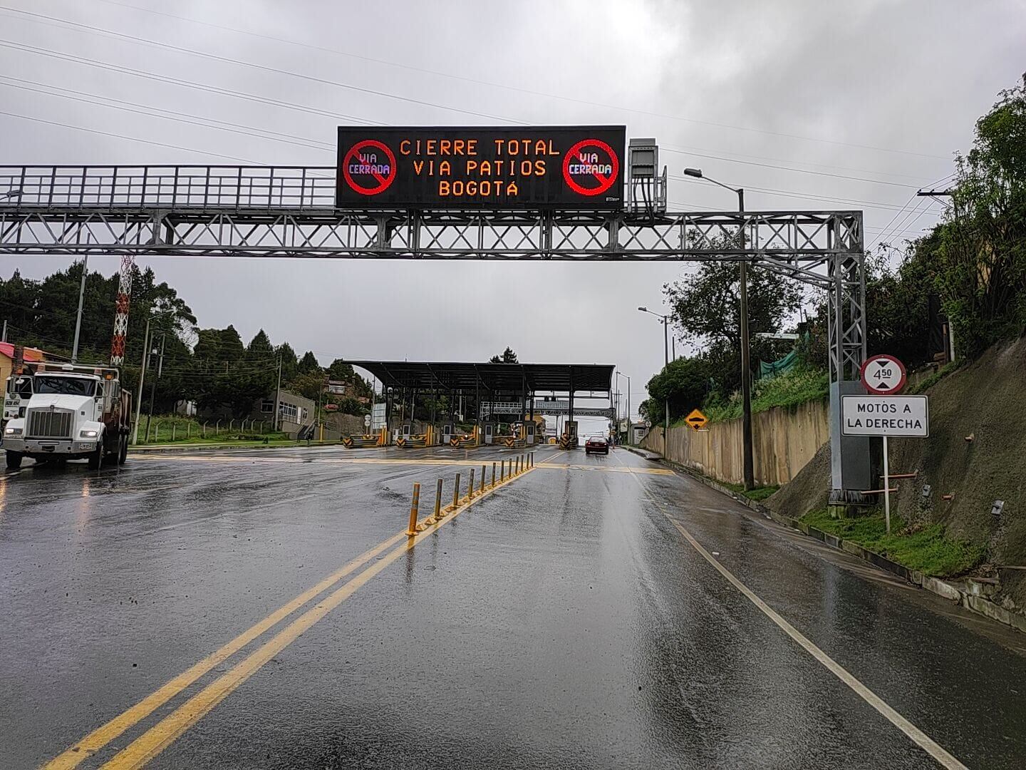 Peaje Patios vía la Calera - cierre por derrumbes