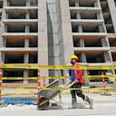 La fuerte caída en la comercialización de viviendas en Bogotá en el primer trimestre de 2023 –siendo uno de los sectores que más jalona la economía por la demanda de materias primas y contratación de mano de obra– es una de las señales de la ralentización que hay en la ciudad. Desde noviembre de 2022, el propio secretario de Hacienda lo alertó.