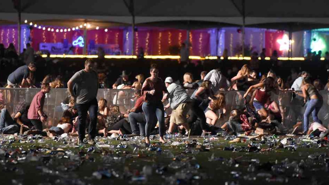 Los asistentes a un concierto al aire libre huyeron del lugar al escuchar disparos de un arma automática.
