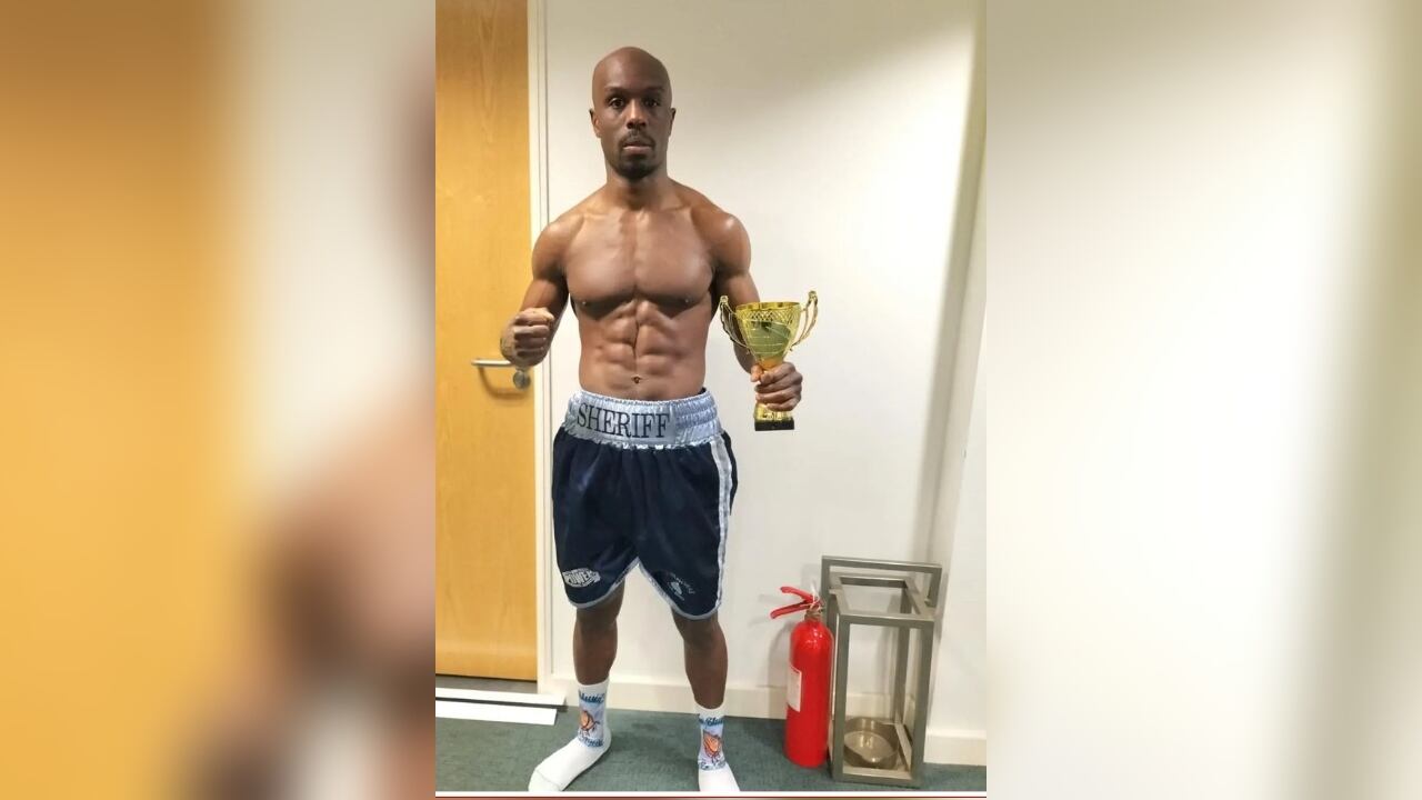 El hombre recibió un fuerte golpe en la cabeza.