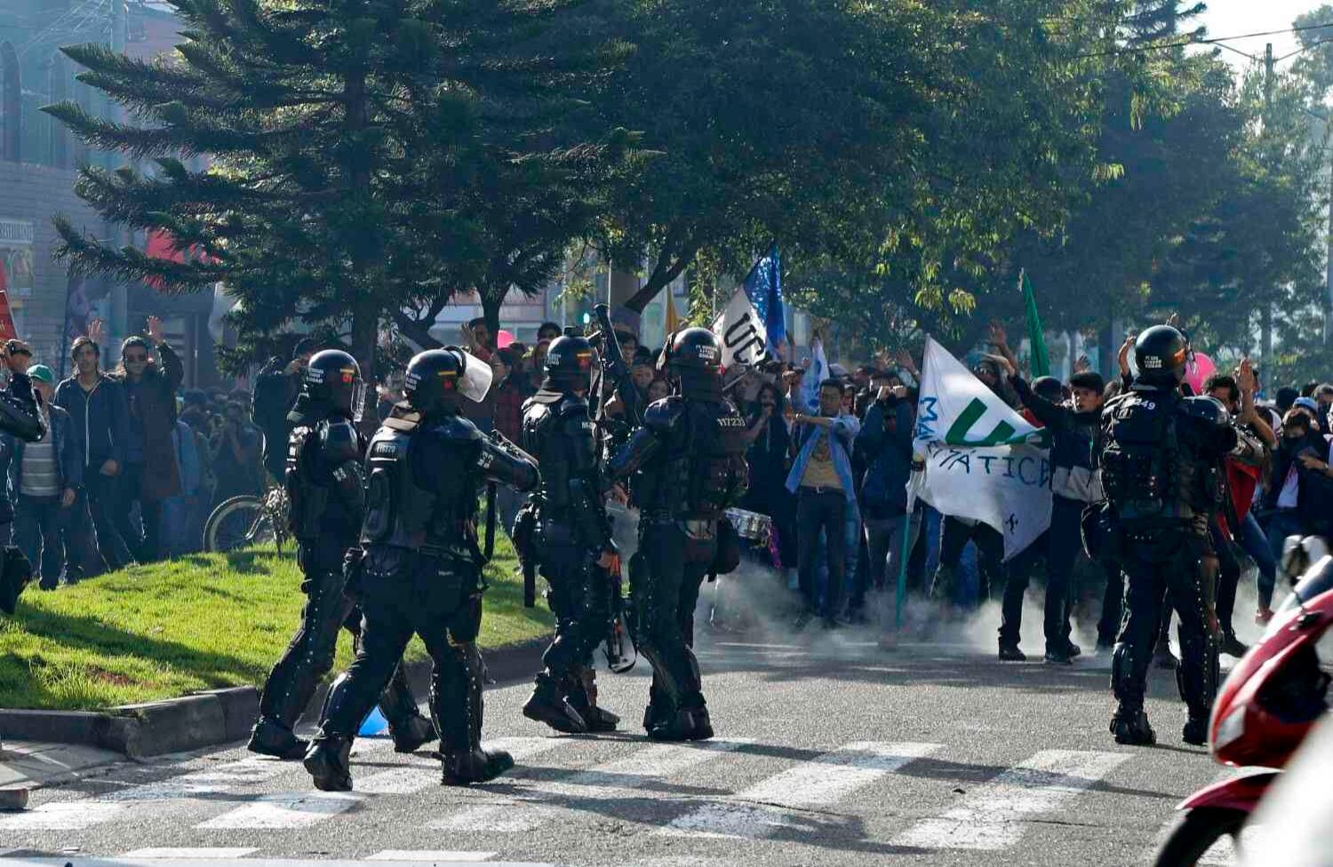 Y pese al llamado de calma y serenidad, sobre las 5 de la tarde iniciaron en los choques con la fuerza pública.