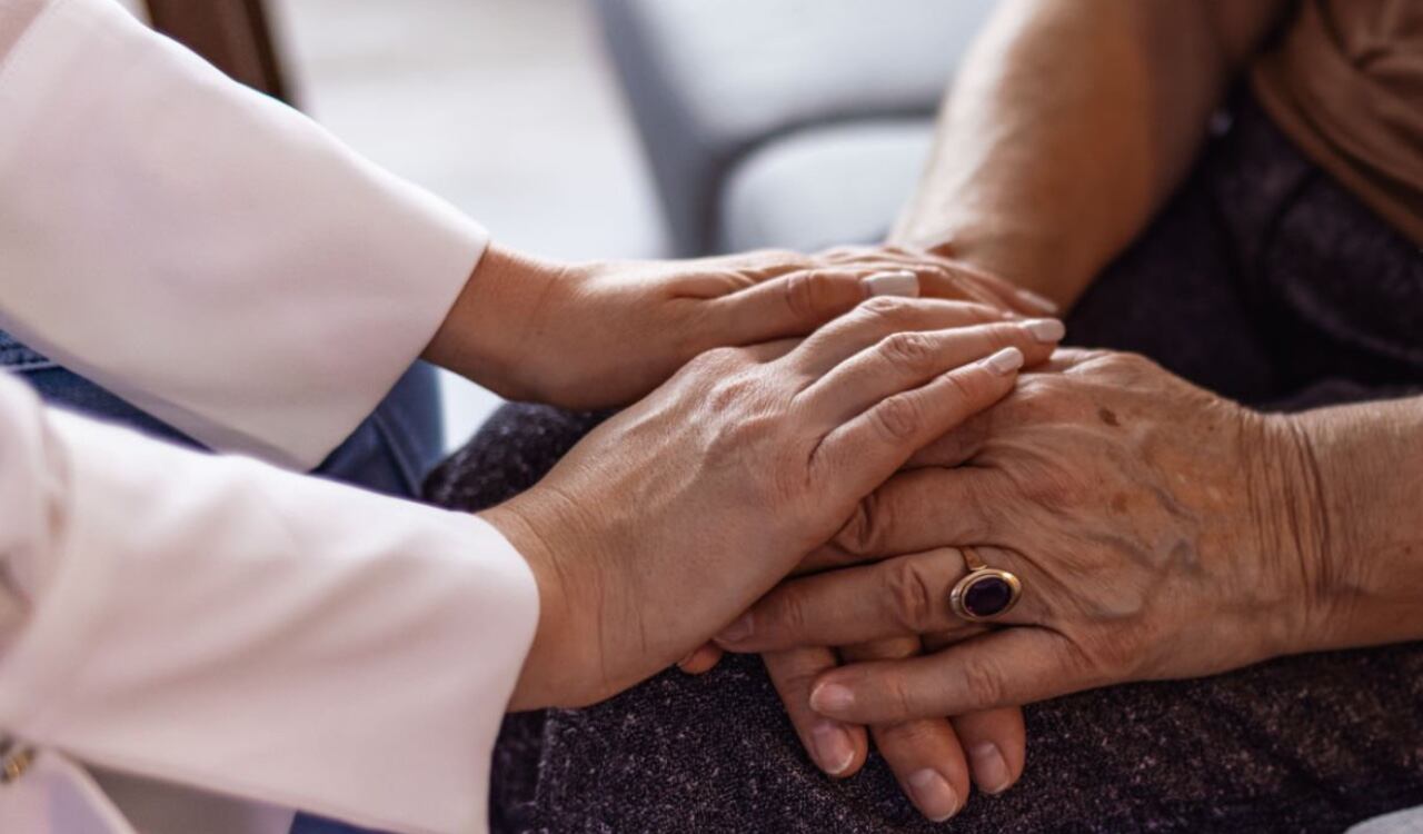 La mujer de 63 años de edad llegó a Miami, pero nunca se encontró con la persona que la esperaba en el aeropuerto