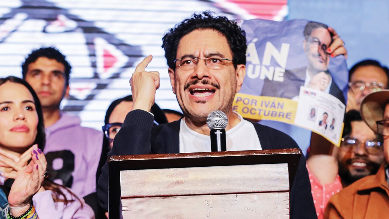 Iván Cepeda está habilitado si participa directamente en la primera vuelta presidencial. Si se inscribe en la consulta del Pacto Amplio, tendría que defenderse jurídicamente. 