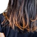 El cabello que se tintura seguido suele dañarse.