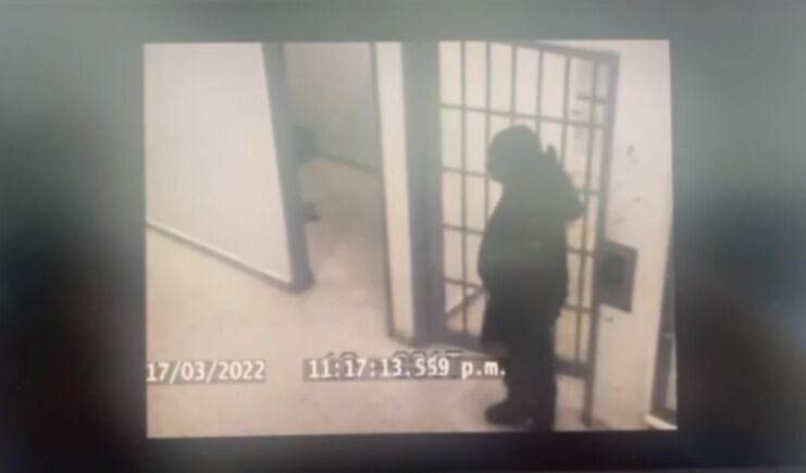 Alias Matamba huyendo de la cárcel La Picota.