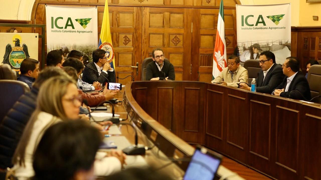 Este viernes, el ministro se reunió con el gobernador de Boyacá, Ramiro Barragán, y con autoridades del departamento.
