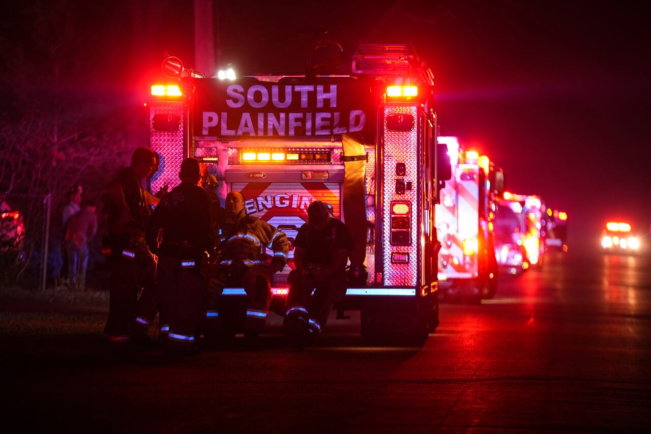 El fuego avanzó velozmente desde Barnegat hacia Waretown y Lacey Township, impulsado por condiciones climáticas secas y vientos intensos.
