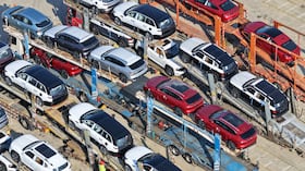 Importar un carro a Colombia requiere cumplir con varios trámites ante la DIAN y otras entidades, además de asumir los costos de transporte, impuestos y nacionalización.