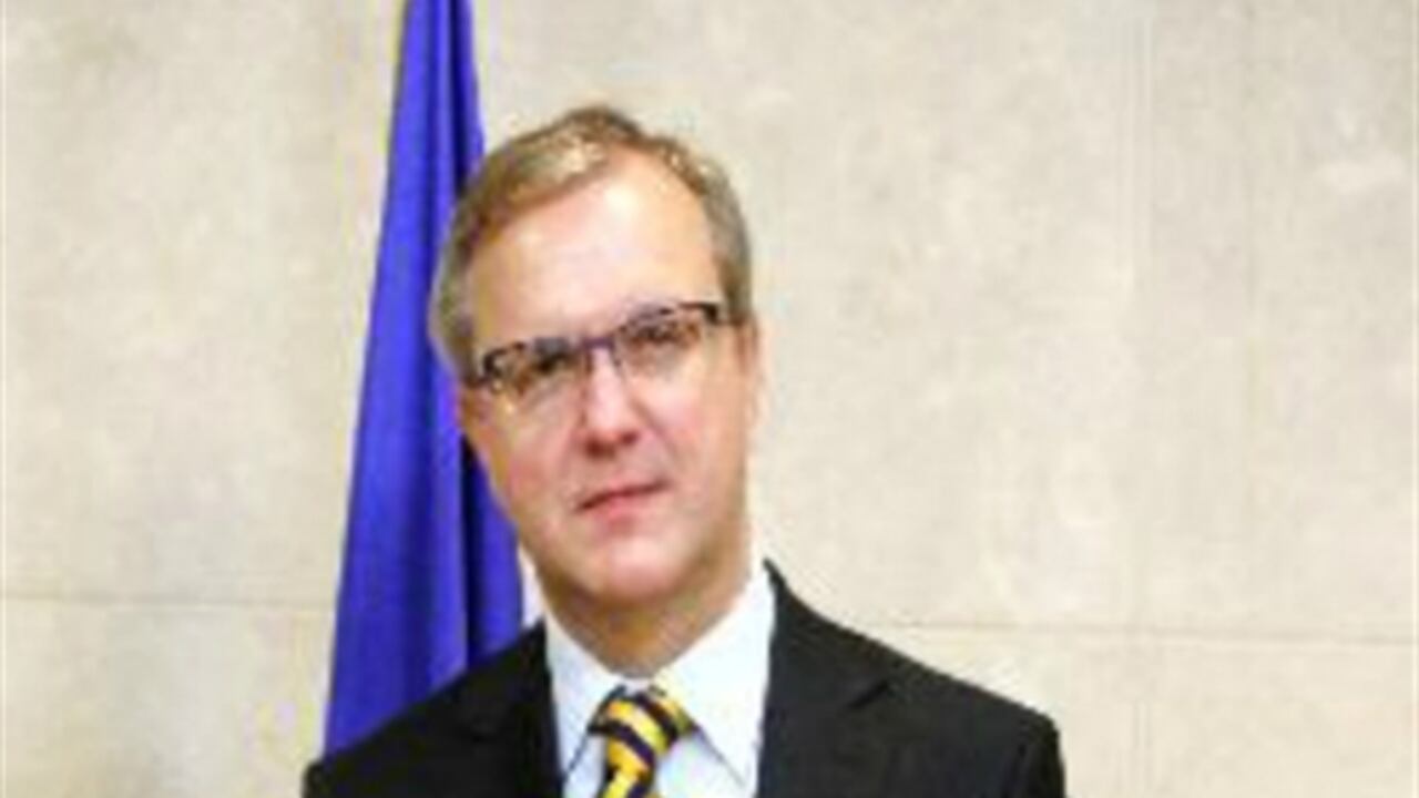 Olli Rehn, jefe de asuntos monetarios de la UE, dijo que la recesión posiblemente será "benigna" y "de corta duración".