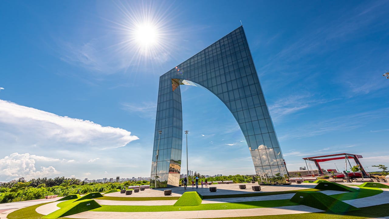 La Ventana de campeones de Barranquilla, conocida también como aleta de tiburón
