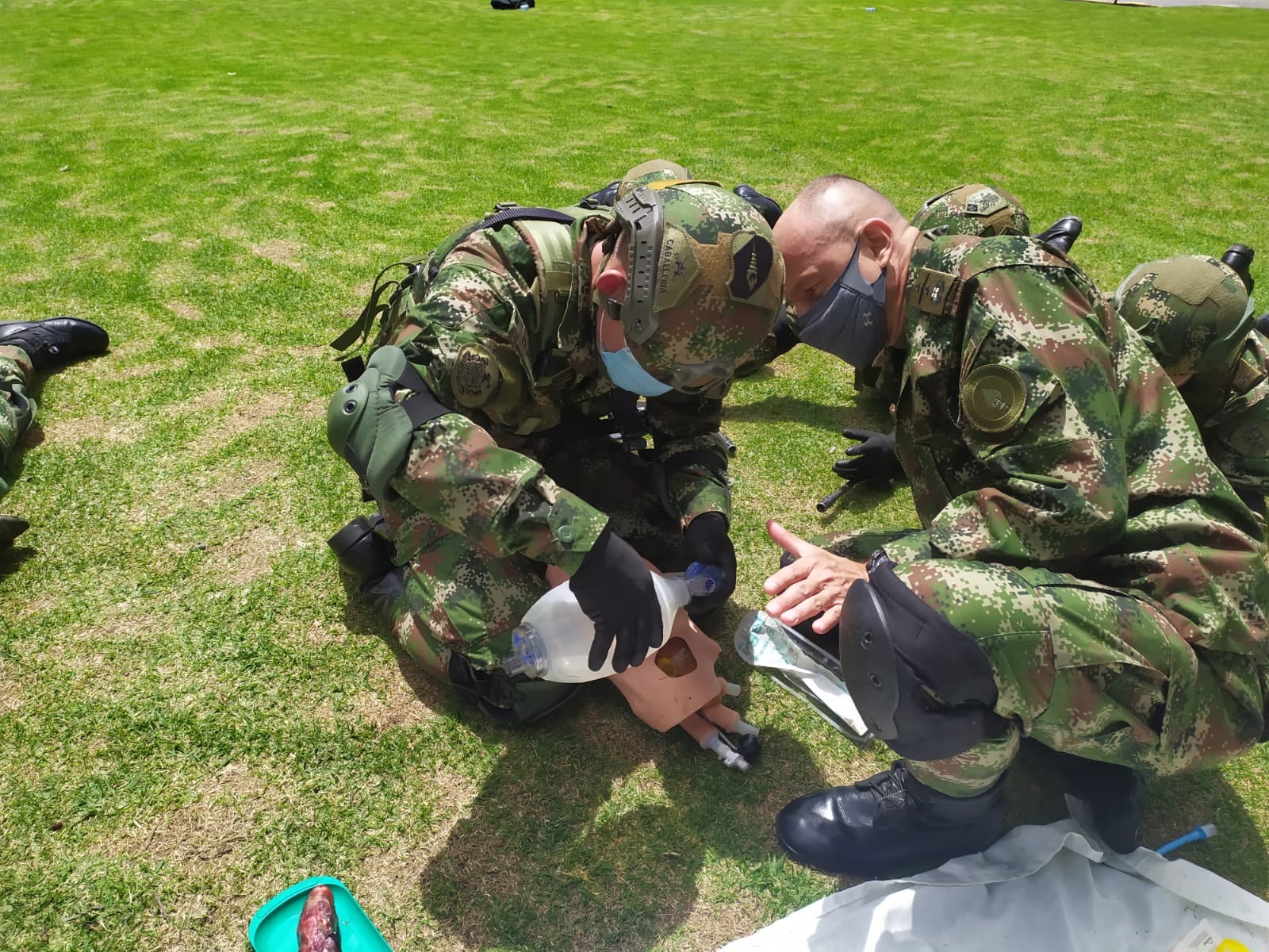 Así entrena un enfermero de guerra en Colombia