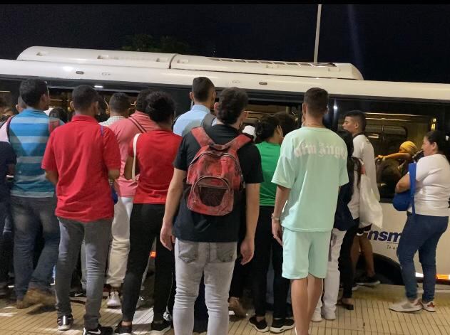 Los pasajeros no conservan las medidas establecidas para abordar los articulados